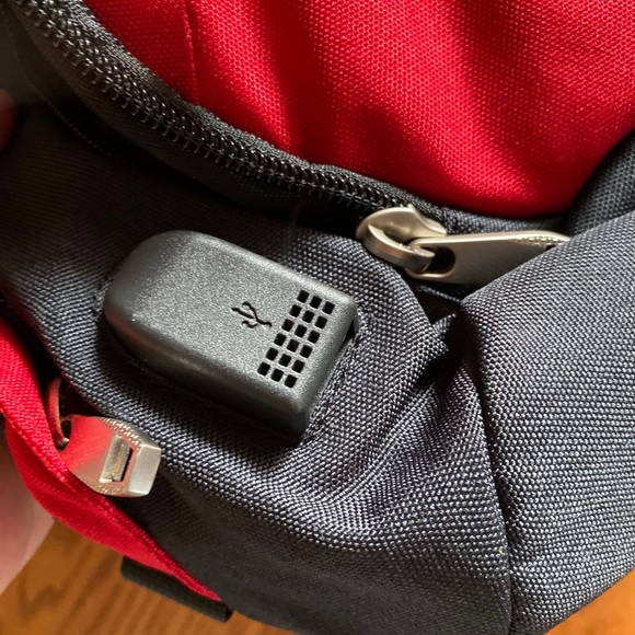 Cross body bag / sling / satchel with usb charger - Picture 7 of 7